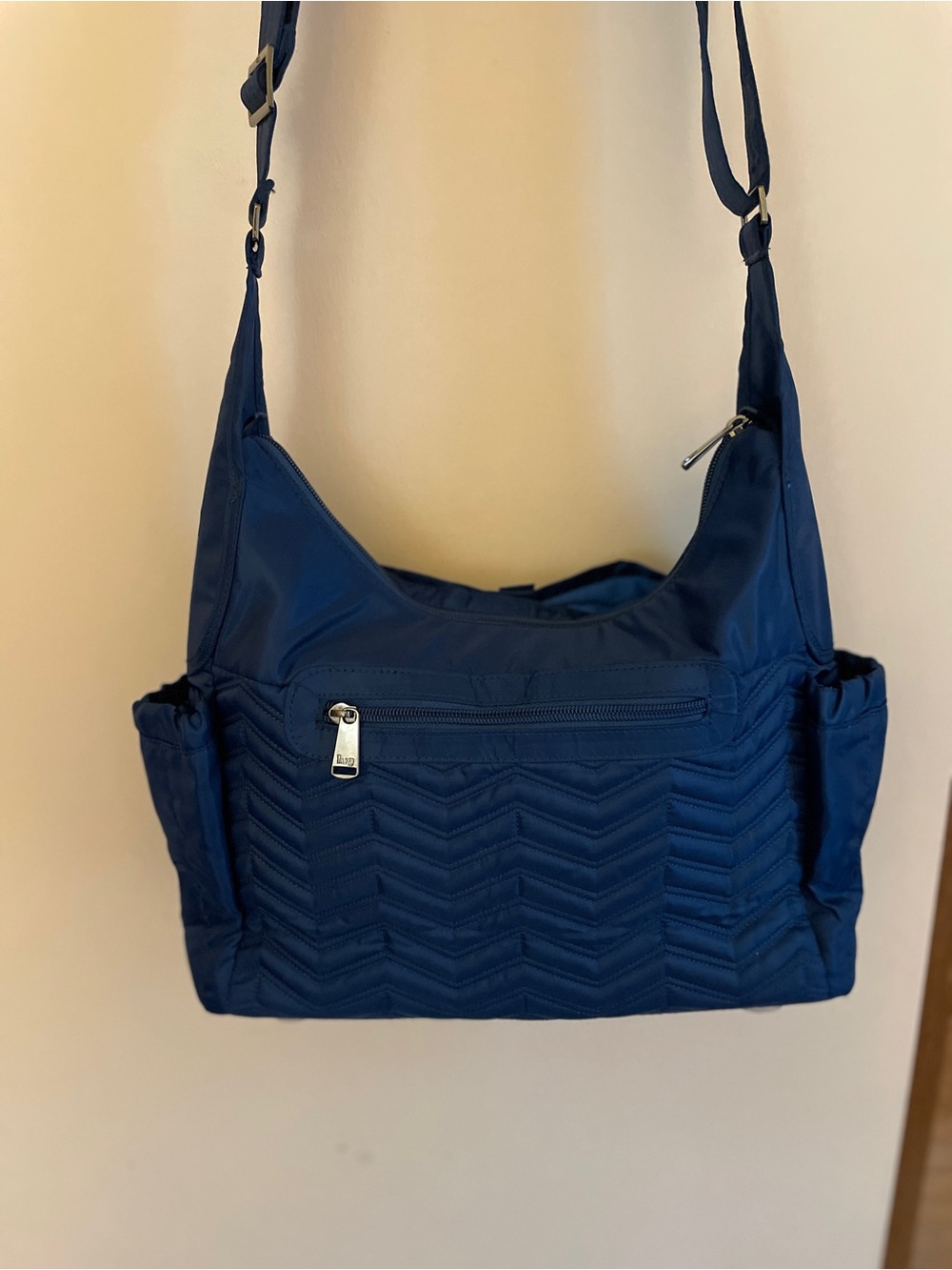 Lug Camper Handbag. - Picture 8 of 8